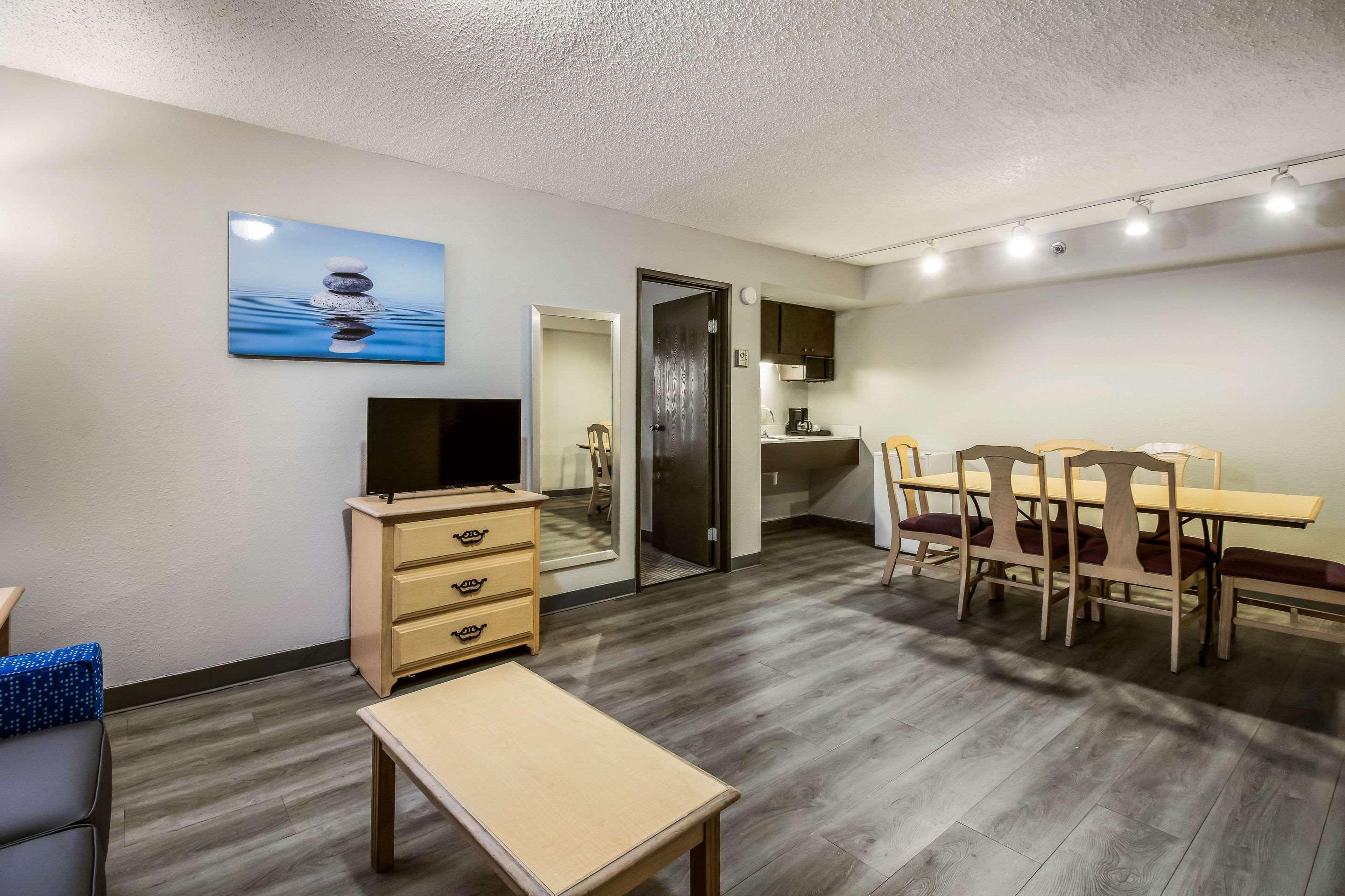 Clarion Hotel Jackson Northwest Екстериор снимка