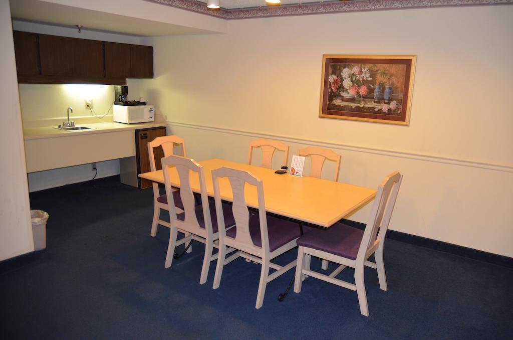 Clarion Hotel Jackson Northwest Екстериор снимка