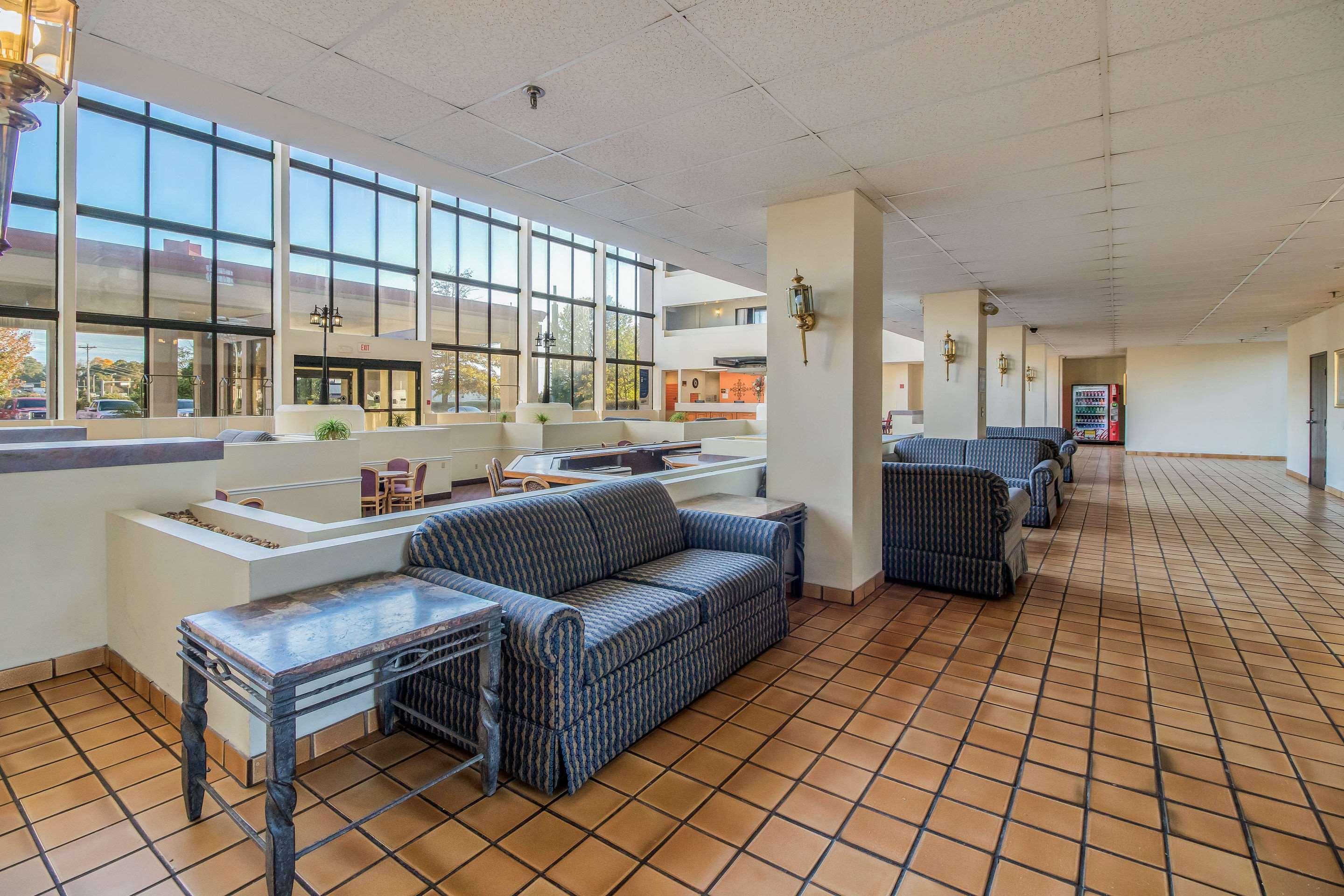 Clarion Hotel Jackson Northwest Екстериор снимка