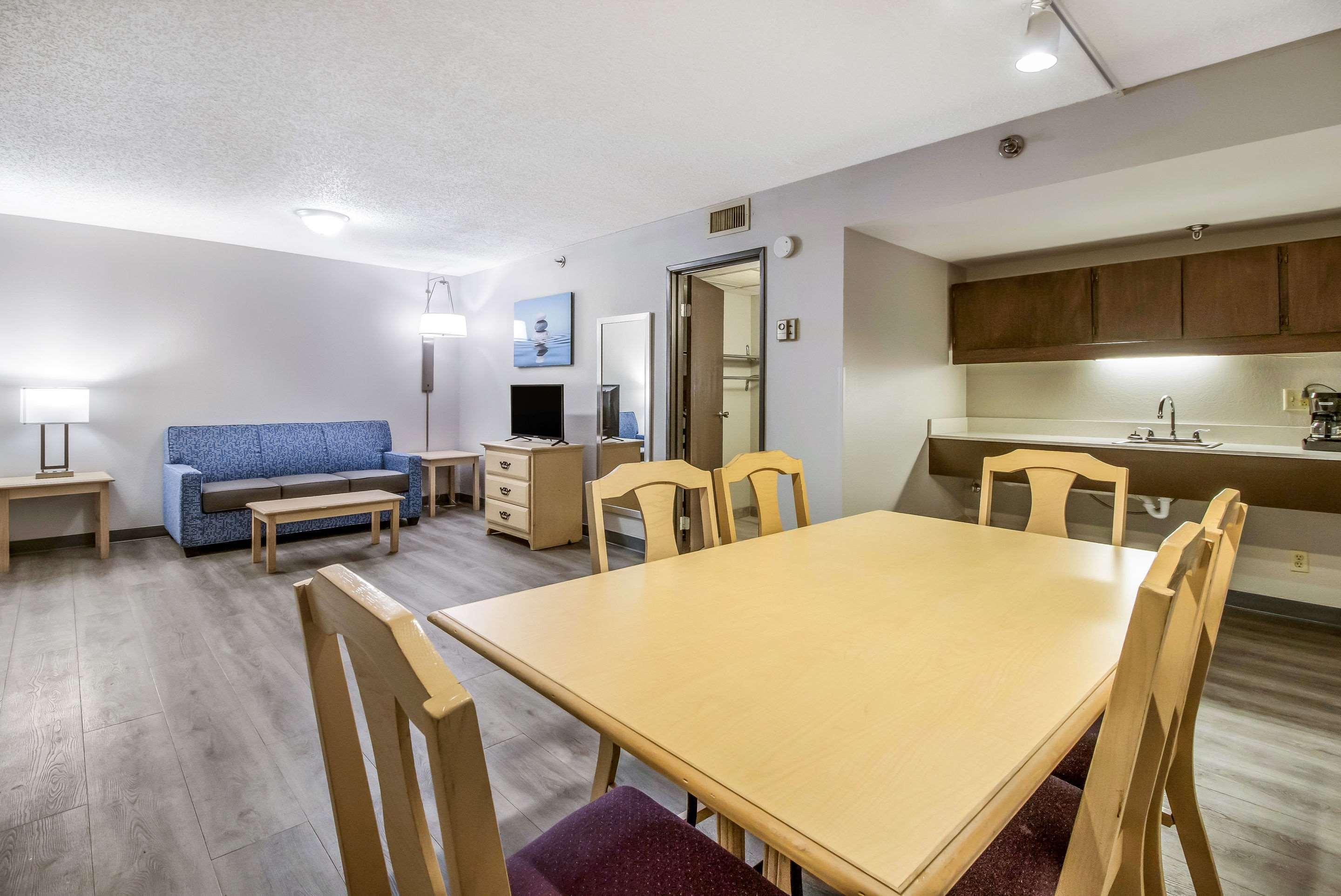 Clarion Hotel Jackson Northwest Екстериор снимка