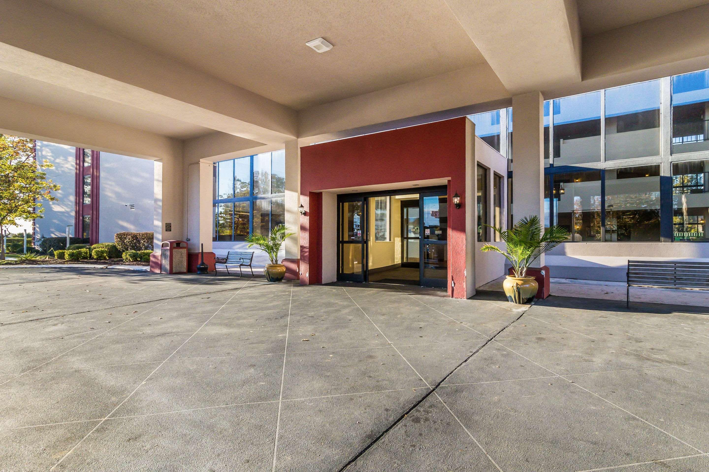 Clarion Hotel Jackson Northwest Екстериор снимка
