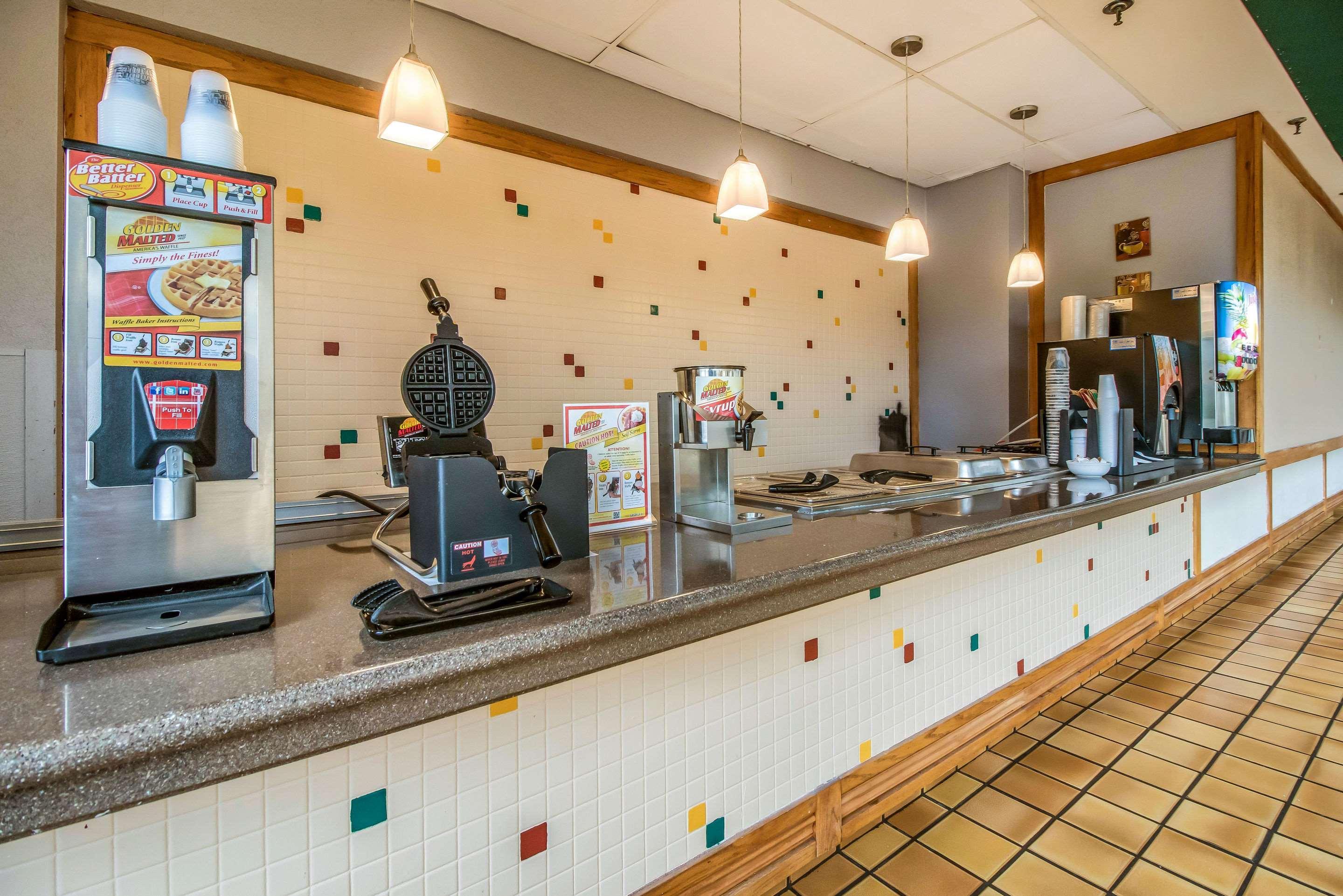 Clarion Hotel Jackson Northwest Екстериор снимка
