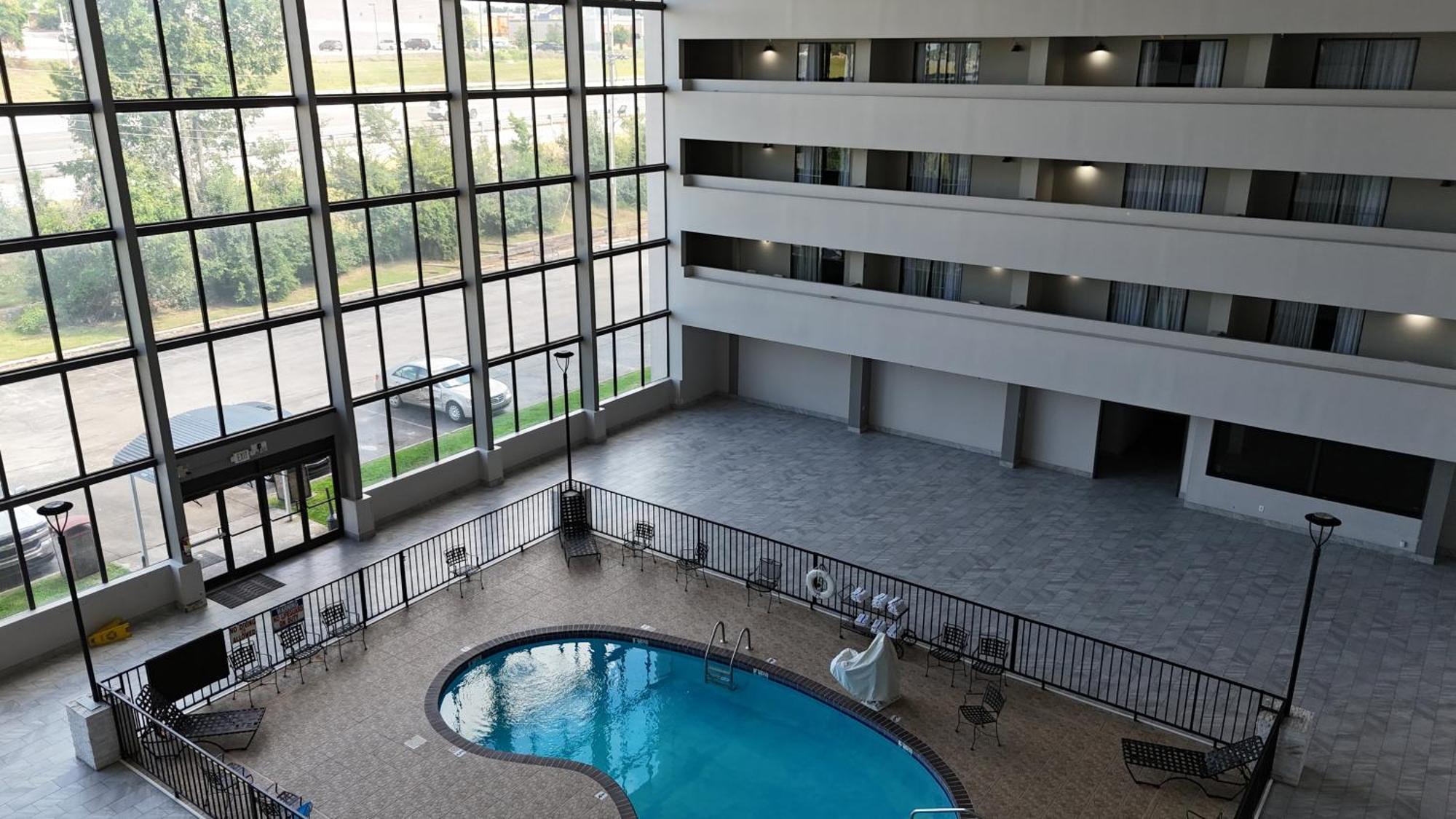 Clarion Hotel Jackson Northwest Екстериор снимка
